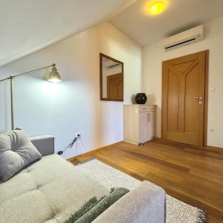 Hiša za goste Domacija Krnc 4*