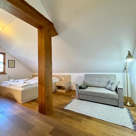 & Domacija Krnc Hrib pri Hinjah