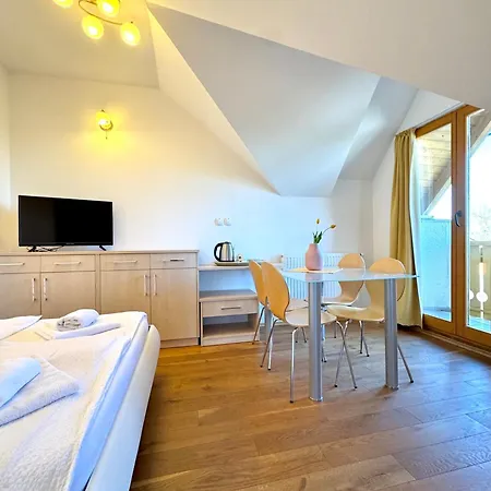 Domacija Krnc Hiša za goste Hrib pri Hinjah