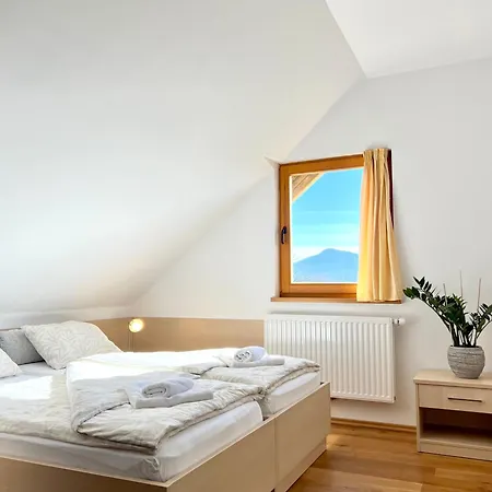 & Domacija Krnc Gostinjska kuća Hrib pri Hinjah