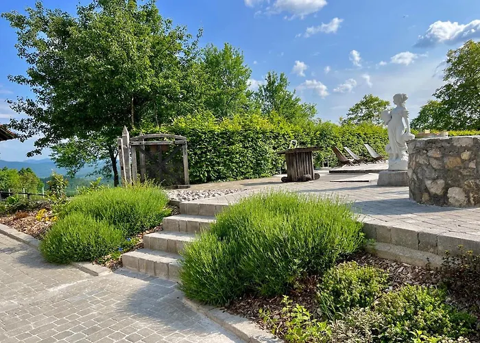 & Domacija Krnc Pensjonat Hrib pri Hinjah