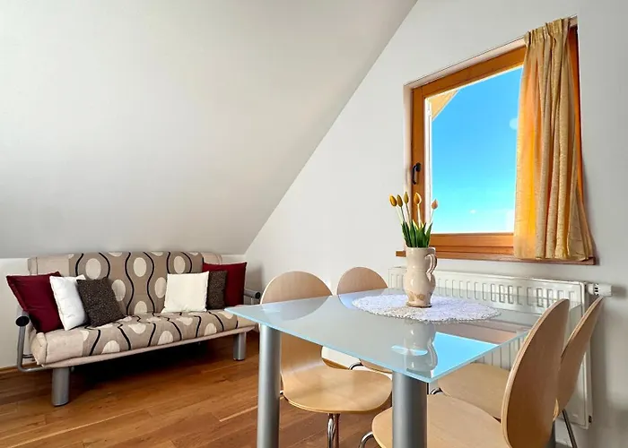 & Domacija Krnc Konukevi